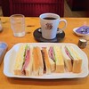コメダ珈琲店 - ペッパーポークとたまごの具沢山サンドイッチ