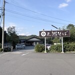 三瀬そば - 15時過ぎともなると、流石の三瀬そばも駐車場に空きが出てきます。