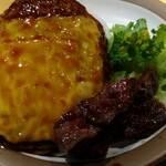 ビフテキ重・肉飯 ロマン亭 - ハンバーグの下にハンバーグ有ります