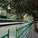 Pier 21 Terminal Food Court - ジム・トンプソンの家の　裏側は運河