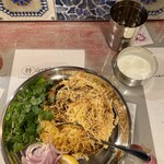 ジョニーのビリヤニ 大阪北浜店 - 牛サガリビリヤニ　パクチー増し