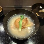 327049526 - お椀：ずわい蟹、蟹味噌と飛龍頭のお椀