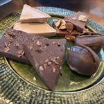 ザ タヴァン グリル＆ラウンジ - 