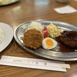 洋食 大吉 - ハンバーグ（大吉ソース）に名物コロッケトッピング