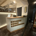 赤身肉じゃんか中目店 - エレベーター3階降りたところ