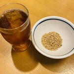 とんかつ とんＱ - お誕生日特典のウーロン茶に香り良き胡麻♫