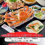 魚山亭 - 写真のコースは活松葉ガニコース(茹でガニ付き)になります。
境港で水揚げされた新鮮な活松葉ガニをたっぷり堪能して頂けるフルコースです。 カニ刺し、カニ天麩羅、焼きガニ、甲羅焼き、茹でガニ、カニ鍋、雑炊 3月20日で禁漁となりますのでそれ以降は予約分のみとさせて頂きますのでよろしくお願いします。