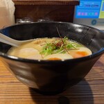 鶏そば みた葉 - 濃厚鶏白湯そば 味玉入り
