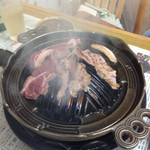 みやかわジンギスカン - 煙塗れで脂飛びまくりで熱い