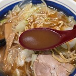 8番らーめん くるふ福井駅店 - スープ