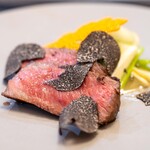 館山美食倶楽部 - 2025.11 里見伏姫牛シンシンステーキ 雲南産黒トリュフ 中国野菜（マコモダケ、中国セロリ、ミニ青梗菜）塩炒め
