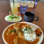 カフェレストラン・アリーノ - 利府梨カレー＆アップルジュース