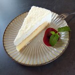BonFam - 北海道チーズの2層ケーキ　660円