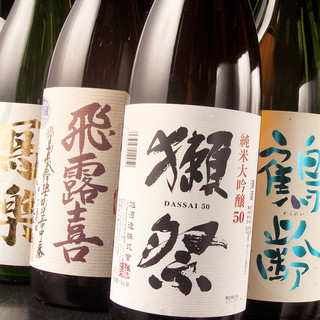 We have a selection of local sake from all over the country *Half-cups start from 290 yen