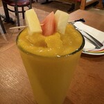Jamaican Grill - ◉ マンゴーシェイク　＄7.95（1,248円）
