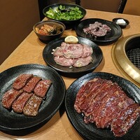 ホルモン焼肉 富や 栄店 - 