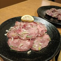 ホルモン焼肉 富や 栄店 - 