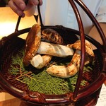 327086411 - 2025年 今年は松茸不作らしいので,中国産の松茸(*´σｰ｀)