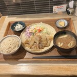 味噌めしや まるたま - 紅豚味噌生姜焼き定食