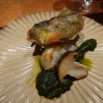 東山 吉寿 - 鮎の下の緑のソースが,ほうれん草&鮑の肝ソースが最高過ぎるぅ❤️美味～♡