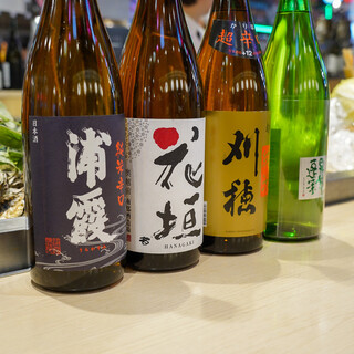 厳選した日本酒は10種類。海鮮との組み合わせを楽しんで