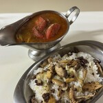 かれーの店 うどん  - きのこの叫びチーズ入り（10月限定プレミアム）、ご飯大盛り、焼トマト