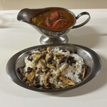 かれーの店 うどん  - きのこの叫びチーズ入り（10月限定プレミアム）、ご飯大盛り、焼トマト