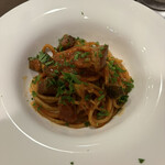 ビストロらあく - 鮪の燻製とキノコのトマトソース　キッタラ