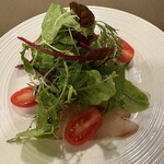 ビストロらあく - カンパチの生ハム　サラダ仕立て