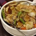 Mr. Choi Kitchen - あんかけそば　量多いです