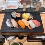 魚がし日本一 - 料理写真:旬(10貫 1,380円)
味噌汁付き