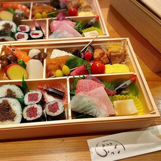 テイクアウトのお弁当も人気です