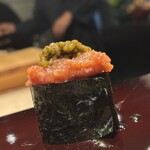 鮨けんすけ - トロタクキャビアの軍艦