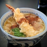 川むら - 初志貫徹の「海老天きしめん」も。花かつおが香る薄味関西風です。