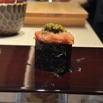 鮨けんすけ - トロタクキャビアの軍艦