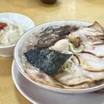 うまいヨゆうちゃんラーメン - チャーシュー麺1250円・小ライス150円