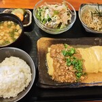 七善 - だし巻き玉子定食。小鉢もちゃんと作ってます