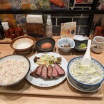 牛たん炭焼き 利久 仙台駅店 - 牛タン極定食＋とろろ卵付