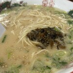 長浜ラーメン 一心亭 - 高菜もIN