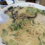 長浜ラーメン 一心亭 - ゴマ降って