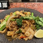 GINGER GRASS modern thai vietnamese - タイの激辛炒め麺パッキーマオ