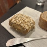 レストラン　ノリ　エ　ノジ - ひまわりのタネのパン