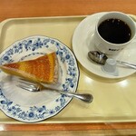 ドトールコーヒーショップ - かぼちゃのタルトとブレンド