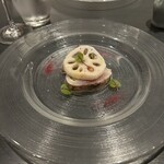 レストラン　ノリ　エ　ノジ - ◆Entree
      相模湾の鯵のマリネとズッキーニのルーローにトマトのサルサ