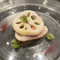 レストラン　ノリ　エ　ノジ - ◆Entree
                    相模湾の鯵のマリネとズッキーニのルーローにトマトのサルサ