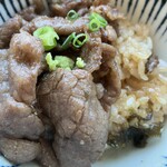 お箸処 北諸 - ひつまぶしなので２杯目は薬味を乗せて　ワサビがさっぱりとさせてくれます