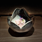 日本料理FUJI - 焼津小川港の桜海老で育った定置網酢洗い鯵