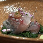 日本料理FUJI - 焼津産定置網泳がせ鯵とモロヘイヤのお浸し