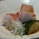 日本料理FUJI - 活〆金目鯛低温オイル蒸し金目アラ出汁に素揚げズッキーニ添え