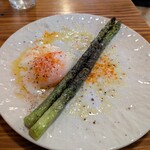 炭火イタリアンNadegata - 炭火焼き　アスパラ温玉ビスマルク